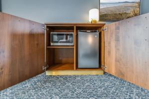 a room with a refrigerator and a microwave at The Whaler in Newport