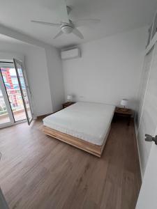 Una cama o camas en una habitación de Bonito piso con vistas