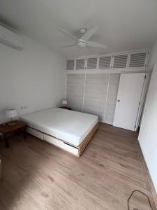 Una cama o camas en una habitación de Bonito piso con vistas