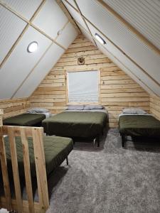Ένα ή περισσότερα κρεβάτια σε δωμάτιο στο Red Salmon Retreat, Cabin 8 at Lower Kenai Lodge