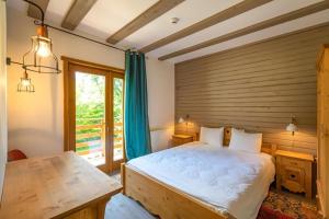 a bedroom with a bed and a wooden wall at Chiba in Timisul de Jos