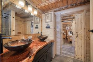 Ένα μπάνιο στο Bootjack Bungalow +67 φωτογραφίες