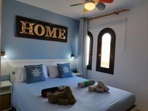A bed or beds in a room at Casa del Mar Air-conditioned Apartment with Swimming Pools - Corralejo Playa
