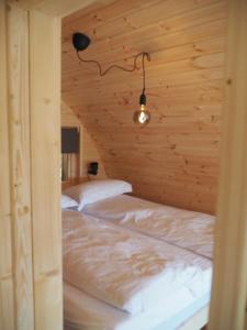 Postel nebo postele na pokoji v ubytování Polderlodge