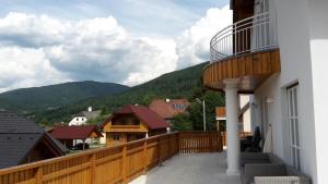 a balcony with a view of a mountain at Ferienhaus in Sankt Margarethen Im Lungau mit Garten, Terrasse und Whirlpool in Sankt Margarethen im Lungau