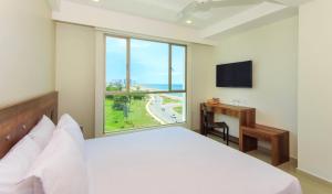 Postel nebo postele na pokoji v ubytování Hotel Summer Frente Al Mar + 30 fotografií