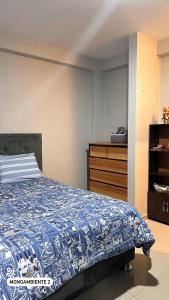 a bedroom with a bed and a dresser at El Viejo Roble in Cusco