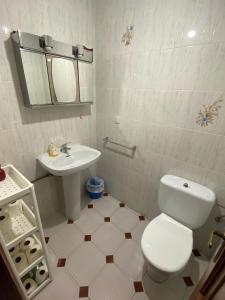 a bathroom with a toilet and a sink at Vivienda de Uso turístico Paseo del Suaron Vegadeo in Vegadeo