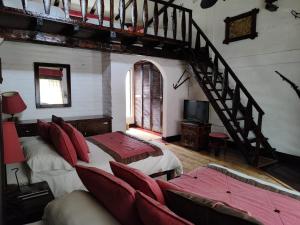 TV a/nebo společenská místnost v ubytování Hosteria Rumipamba De Las Rosas + 27 fotografií