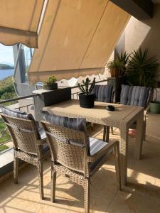 a table and chairs on a balcony with a table at La casa di Elen4 in Platy