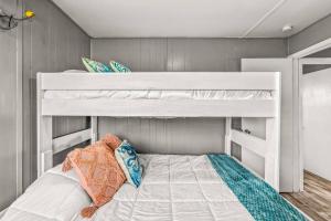 Katil dua tingkat atau katil-katil dua tingkat dalam bilik di The Coastal Crab