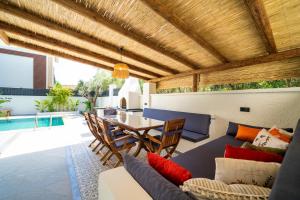 Bazén v ubytování Casa Oliva City 1 with Sauna Pool Patio & BBQ nebo v jeho okolí