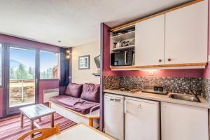 a kitchen and living room with a couch at Résidence Quartier Falaise - maeva Home - Appartement 2 Pièces 4 Personnes - Sélection MAE-4227 in Avoriaz