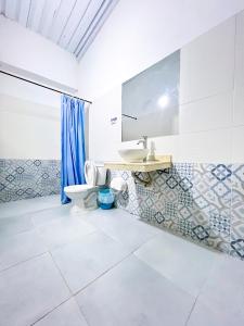 Vannituba majutusasutuses Hotel Palma Grande by Stanza +37 fotot