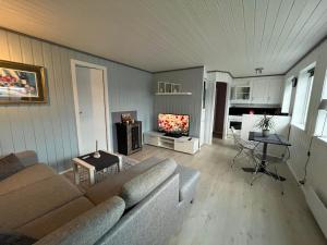 Gallery image of Maaloey Fjord & Mountain Panorama in Måløy +8 photos