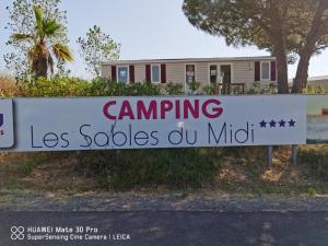 a sign that reads camping las solos au mitz at Mobil home les sables du midi 4 étoiles in Valras-Plage