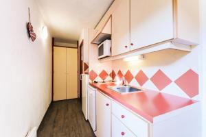 Η κουζίνα ή μικρή κουζίνα στο Résidence Les Ravines - maeva Home - Studio 4 Personnes Sélection MAE-3854 +15 φωτογραφίες