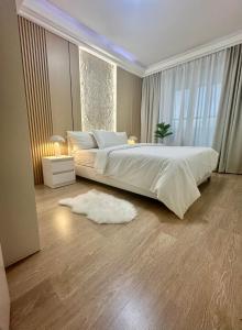 Ένα ή περισσότερα κρεβάτια σε δωμάτιο στο Regina's Sky City Apartment