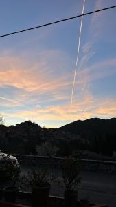 a view of the sky with a contrail in the sky at Τα πέτρινα γεφύρια 2 in Dhimitsana