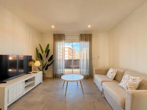 a living room with a couch and a tv at Clauhomes Suite Center in Tarragona