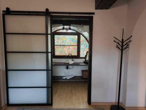 a room with a window and a book shelf at Loft pod Starym Kasztanem in Krynica Zdrój