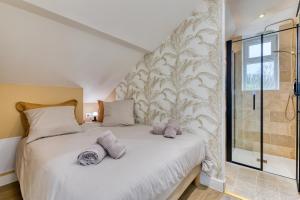 a bedroom with a bed with two pillows on it at Appartement « le casier » vue mer Fécamp in Fécamp