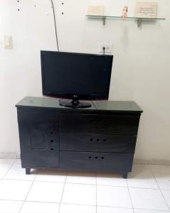 a tv on top of a dresser in a room at Apartamento Las Flores Mérida in Mérida