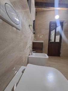 Koupelna v ubytování Hotel Demaj