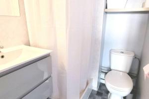 Ένα μπάνιο στο Appartement au cœur du Futuroscope +15 φωτογραφίες