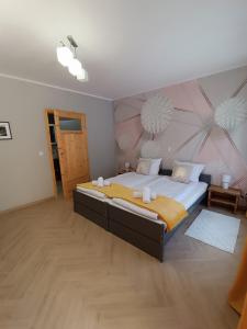 a bedroom with a large bed in a room at Pokoje u Daniela in Miedzygorze