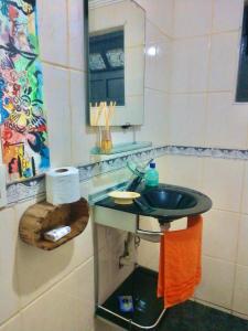 a bathroom with a sink and a mirror at Kitnet Towers in Praia Grande