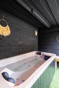 Fotografie z fotogalerie ubytování Gîte de l'étoile Achenheim 3 chambres - jacuzzi v destinaci Achenheim
