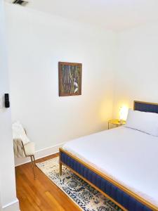Ένα ή περισσότερα κρεβάτια σε δωμάτιο στο 367 Porter Avenue