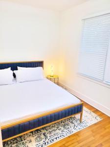 Ένα ή περισσότερα κρεβάτια σε δωμάτιο στο 367 Porter Avenue +18 φωτογραφίες