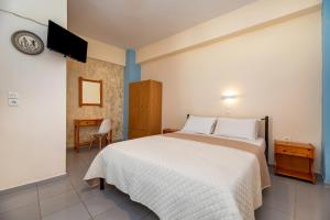 A bed or beds in a room at Onar Rooms & Studios