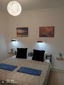 Ένα ή περισσότερα κρεβάτια σε δωμάτιο στο Rose apartment nr1 Mesongi +17 φωτογραφίες