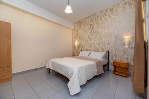 A bed or beds in a room at Onar Rooms & Studios