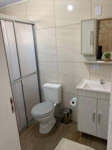A bathroom at Apartamento em Gramado 2