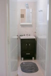 Bilik mandi di 659 Suites +21 gambar