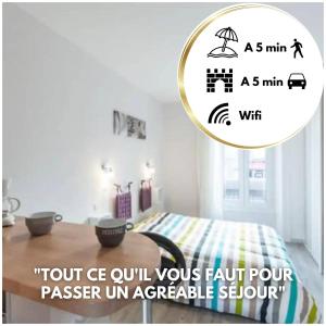 plakat z sypialnią ze stołem i łóżkiem w obiekcie LAYTON - A 2 min de la plage, du sillon et d'Intra muros ! w Saint-Malo