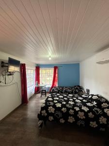 a bedroom with a bed with a black and white blanket at Cabañas Antonella Los Angeles in Los Ángeles