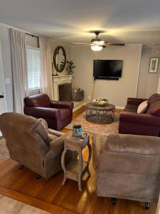 a living room with two couches and a tv at Oxford Hillside Hideaway in Oxford
