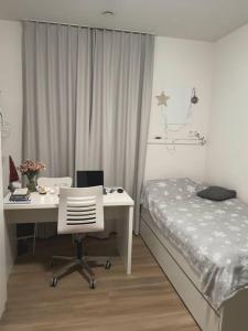 Łóżko lub łóżka w pokoju w obiekcie Tranquil Studio in Opladen