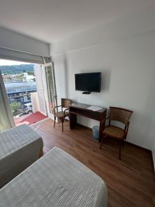 TV a/nebo společenská místnost v ubytování Hotel Tamariz