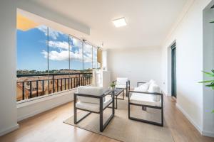 a dining room with a table and chairs and a balcony at Wonderful Golf & Beach Apartment with front Seaview and Pool in Benalmádena