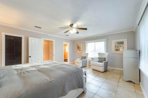 Postel nebo postele na pokoji v ubytování Lovely Lubbock Home with Furnished Deck and Grill + 23 fotografií