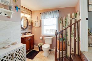Ένα μπάνιο στο Oceanfront Milford Home with View and Boat Access +28 φωτογραφίες