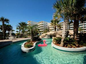 Πισίνα στο ή κοντά στο Charming Walk-Out No Elevator Needed! Waterscape A233