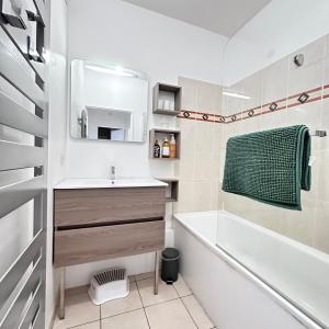 Cosy Apartment Carré Elysée Serris tesisinde bir banyo