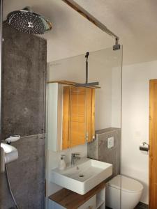 Koupelna v ubytování Ferienapartment Fieschertal + 34 fotografií